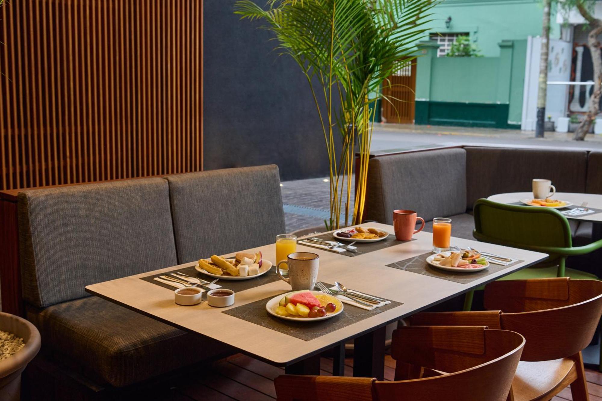 Innside By Melia Lima Miraflores Bagian luar foto